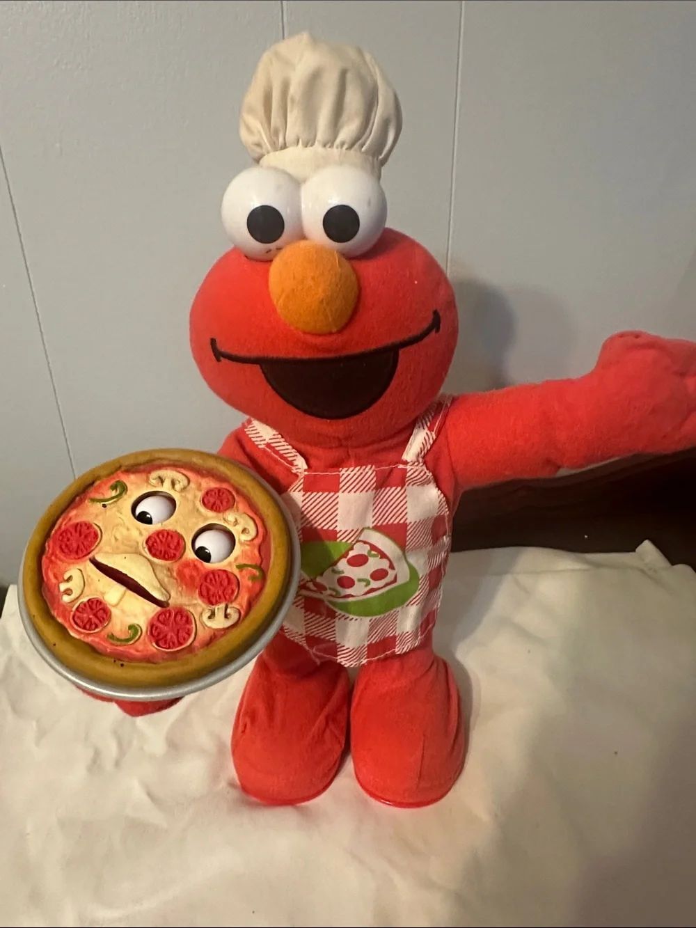 2006 Elmo Singing Talking Pizza